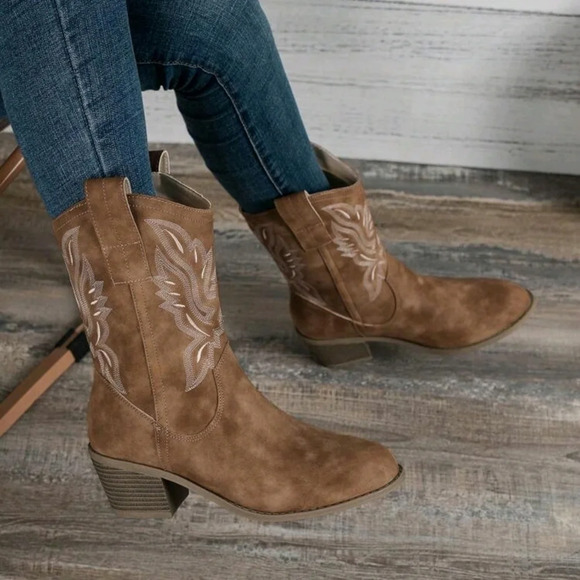 Women's Brown Embroidered Western Ankle Boots, Cowboy Boots - Picture 4 of 7